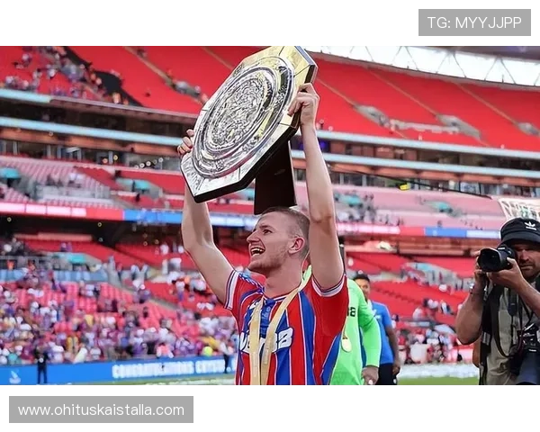 克雷斯韦尔在英超赛季中表现稳健，助西汉姆联持续提升竞争力